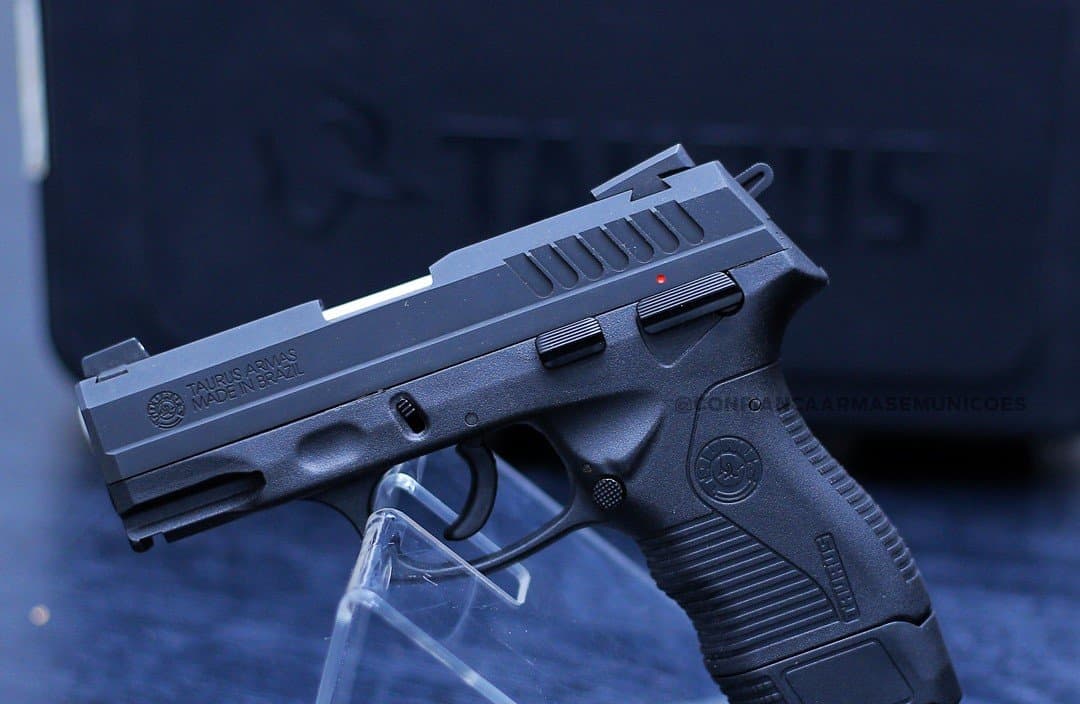 Amigos são presos após disparar tiros para o alto às margens da BR-101