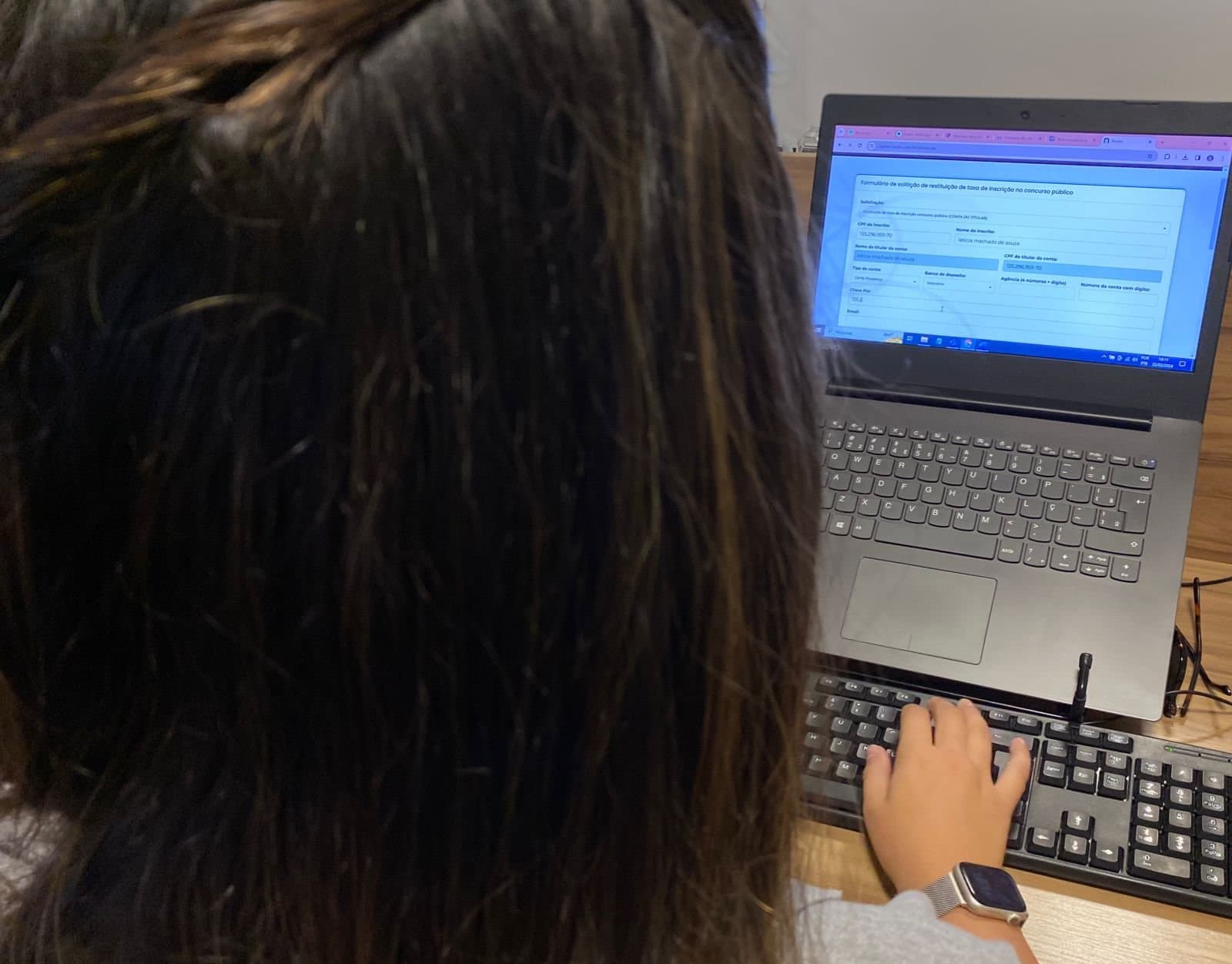 Cerca de metade dos inscritos em concurso cancelado pediram o dinheiro de volta