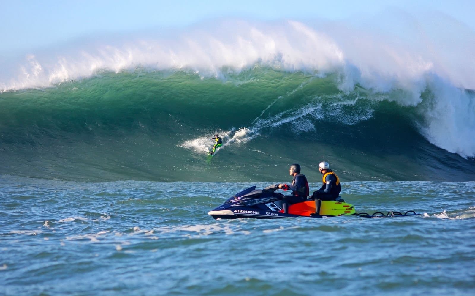 Campeonato nacional de surfe de ondas gigantes pode ocorrer domingo (30) ou segunda-feira (1º)