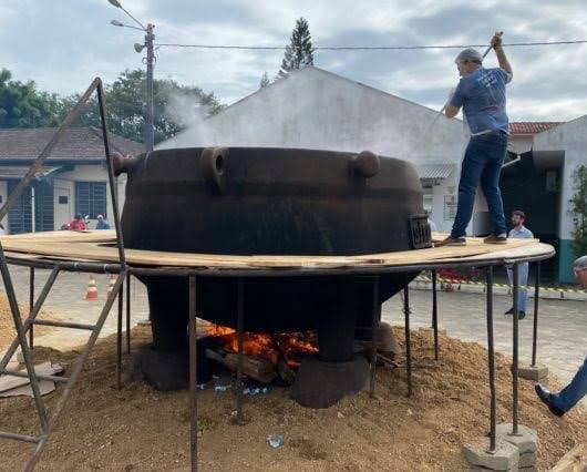 Maior caldo de tilápia do mundo será servido em Armazém neste domingo (28)