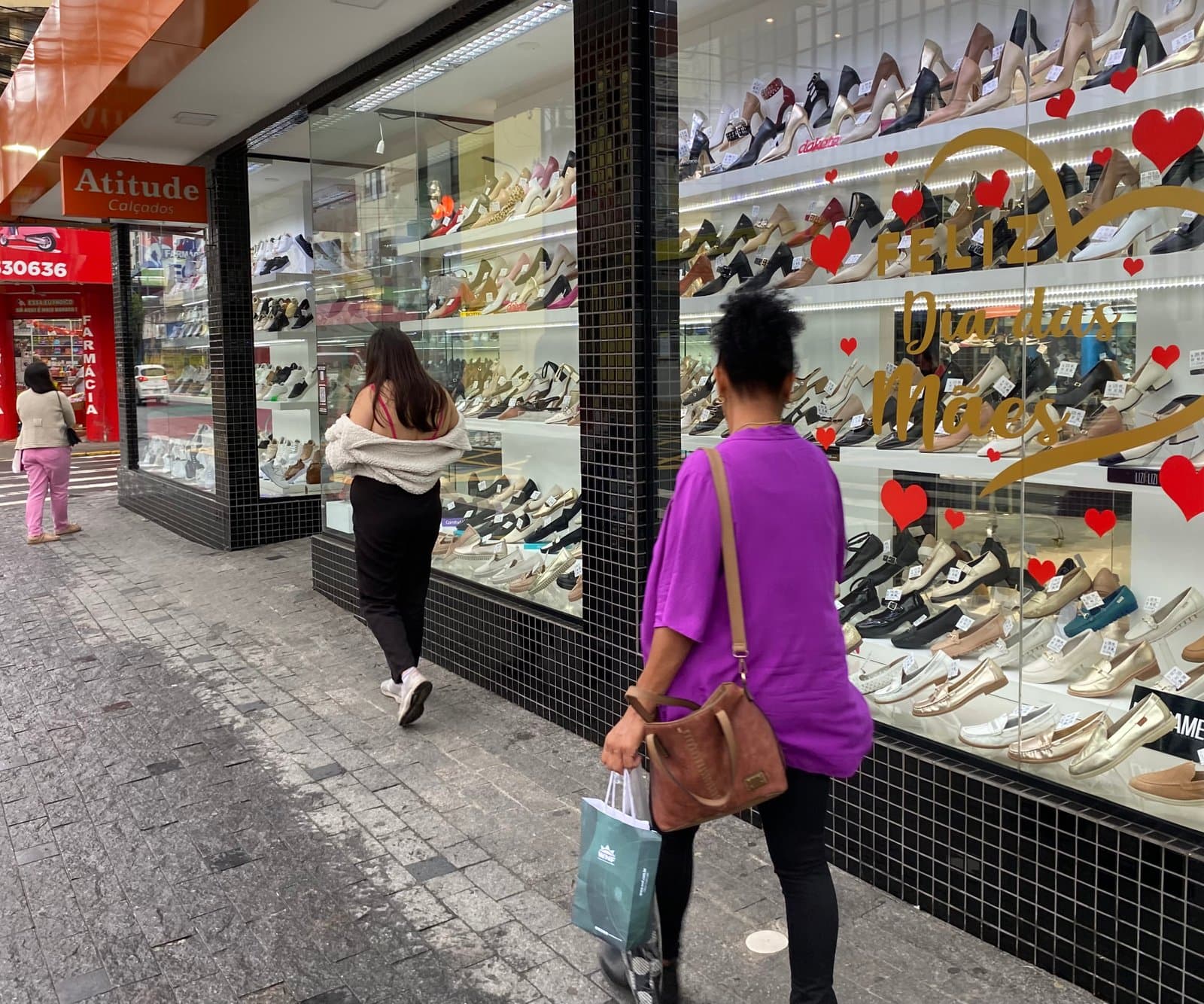 Comércio de Tubarão funciona em horário especial nesta sexta-feira (10) e sábado (11)