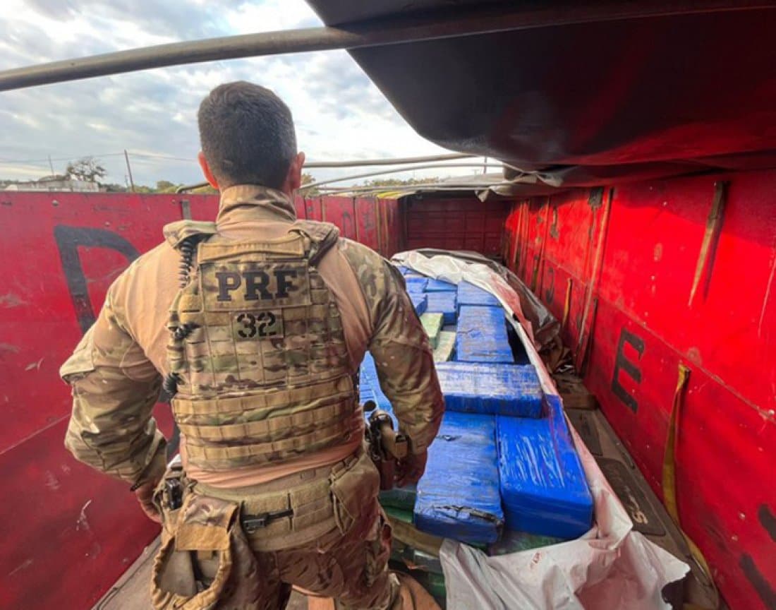 Caminhoneiro tubaronense é flagrado transportando mais de 3 toneladas de maconha