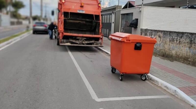 Com contrato emergencial, coleta de lixo em Laguna começa a ser normalizada nesta terça (11)