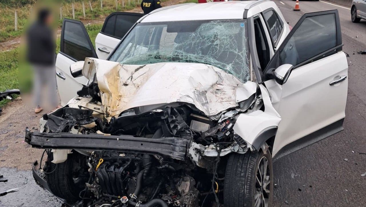 Motorista é reanimado após colidir com carreta na BR-101