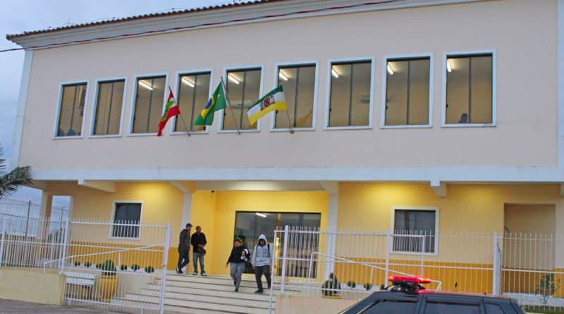 MP pede condenação de três vereadores de Laguna