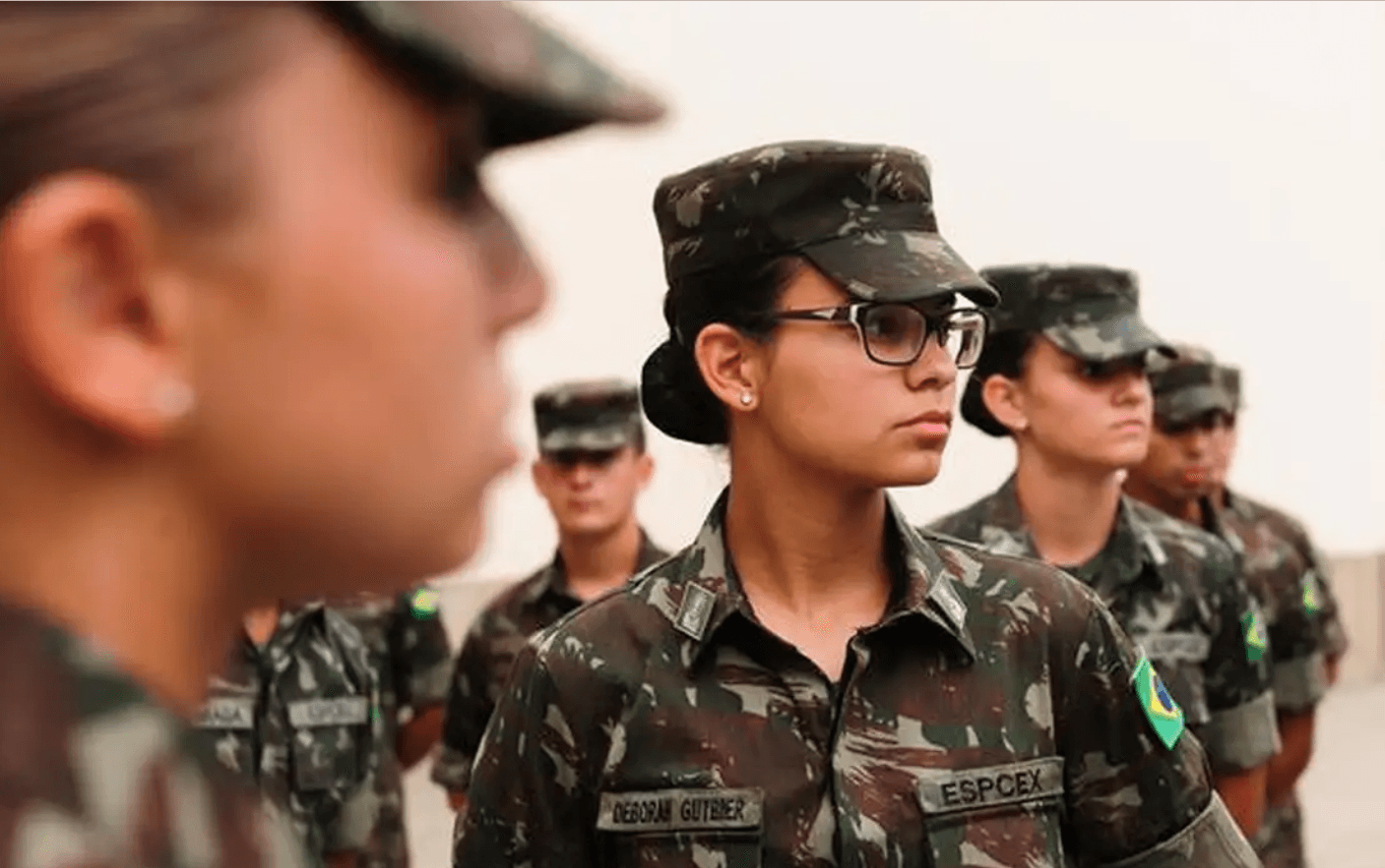 Mulheres poderão se alistar no serviço militar aos 18 anos a partir de 2025