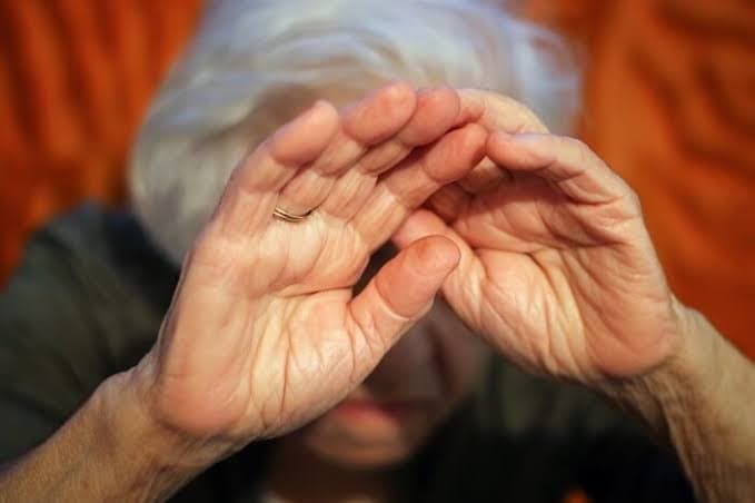 Usuária de drogas invade casa e rouba moradora idosa