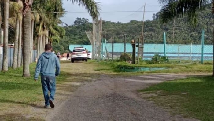 Homem é assassinado dentro do próprio carro com cerca de 30 tiros