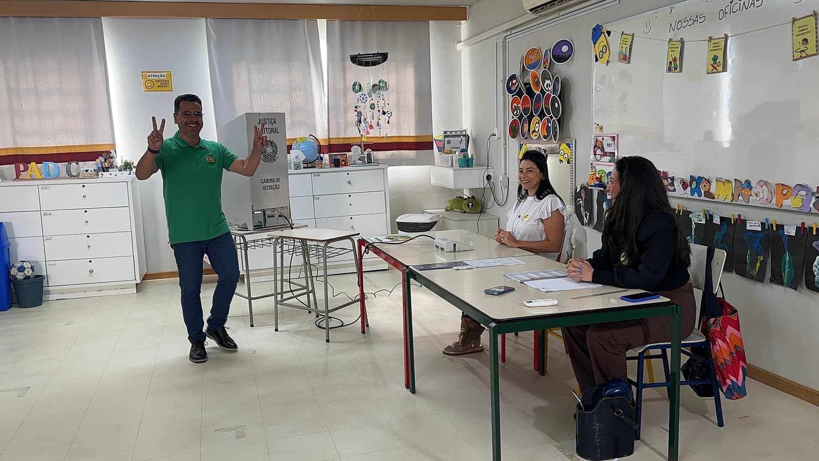Acompanhado da família, Soratto (PL) vota no Colégio São José