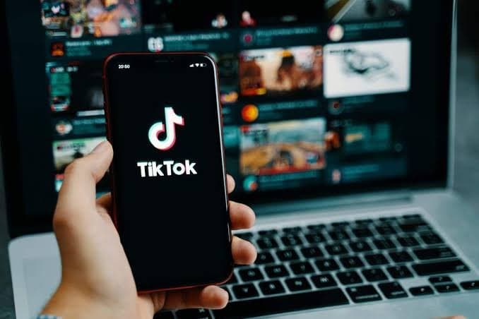 Governo processa TikTok por tratamento irregular de dados de crianças