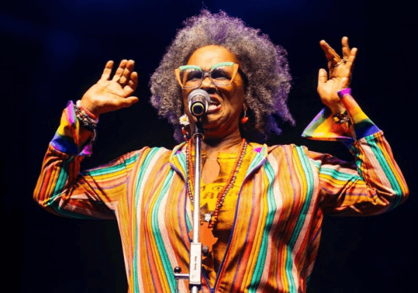 Sandra de Sá fará show em Laguna neste mês; ingressos custam R$ 5 e R$ 10