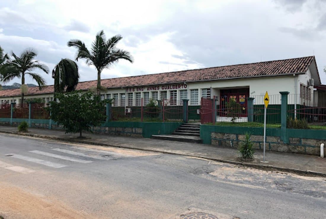 10 celulares e 21 tablets são furtados de escola e câmeras de monitoramento quebradas