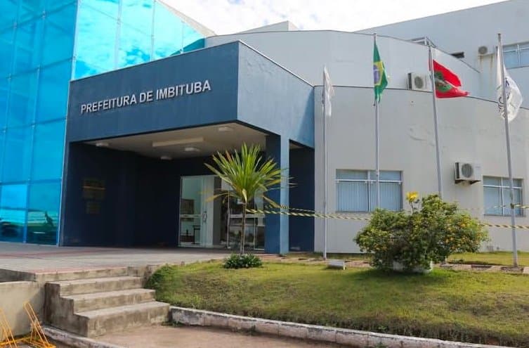 Servidores são afastados em operação que investiga desvio de dinheiro de prefeitura