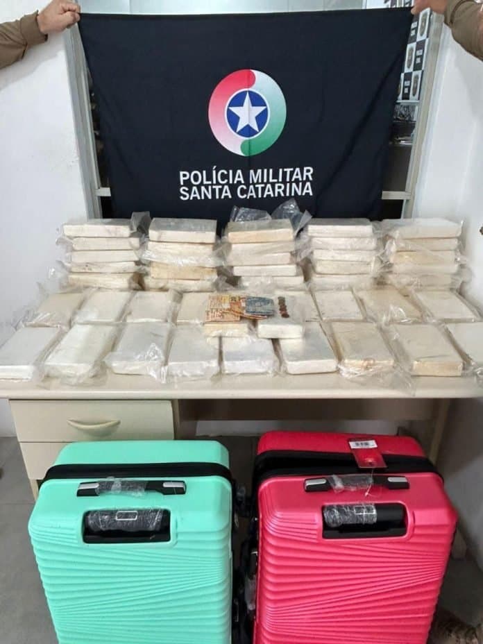 Mais de 54 quilos de cocaína são apreendidos em rodovia da região