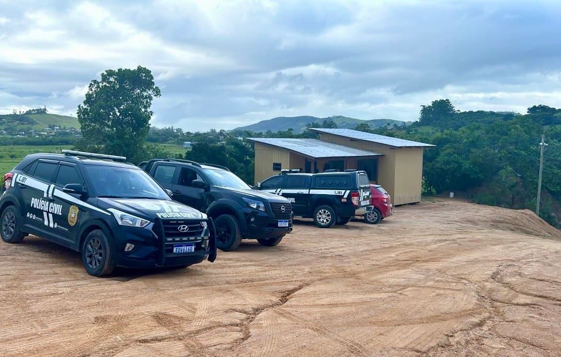 Casal de empresários é preso e funcionário público afastado durante operação em três municípios