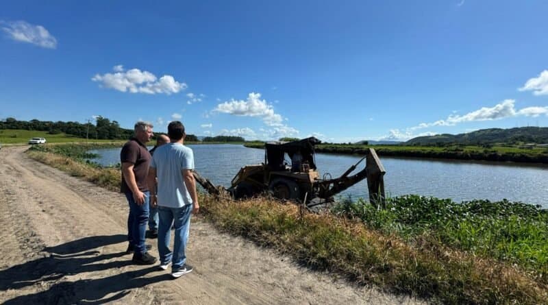 Rios e córregos começam a ser limpos para prevenir alagamentos