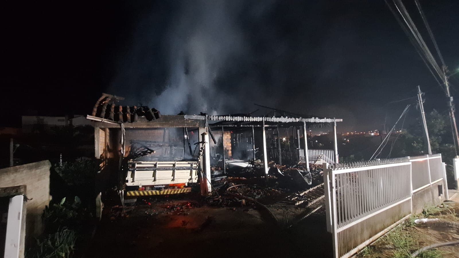 Idoso de 75 anos morre em incêndio em residência