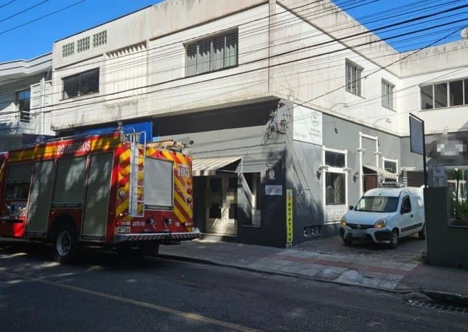 Princípio de incêndio atinge restaurante no Centro de Tubarão