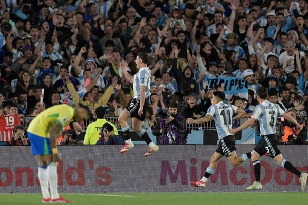 Brasil sofre maior derrota de sua história em eliminatórias