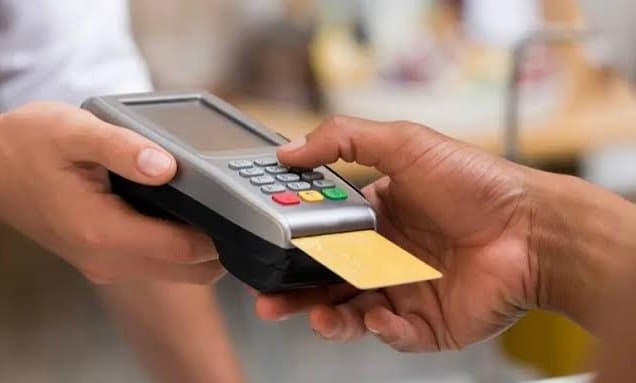 Motoboys invadem residência de estelionatários e os agridem após mais um golpe