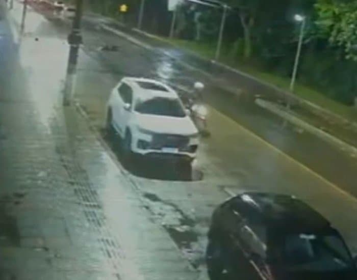 Família de motociclista que morreu em 2024 após cair em buraco receberá indenização