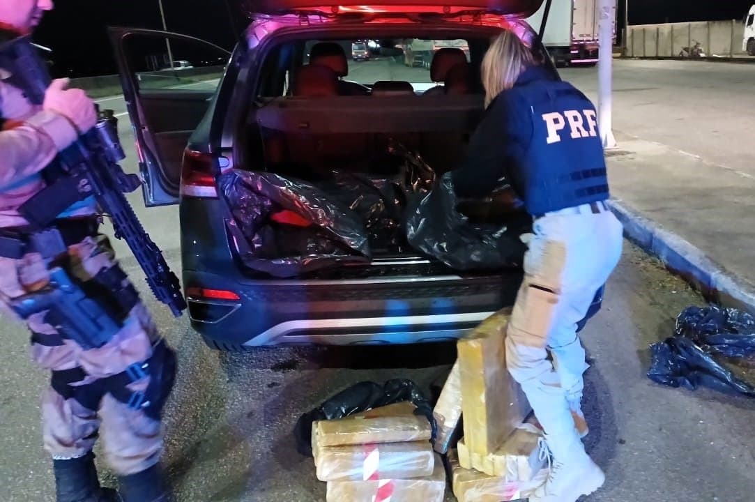 Duas mulheres são presas em Tubarão com 93 kg de maconha no carro