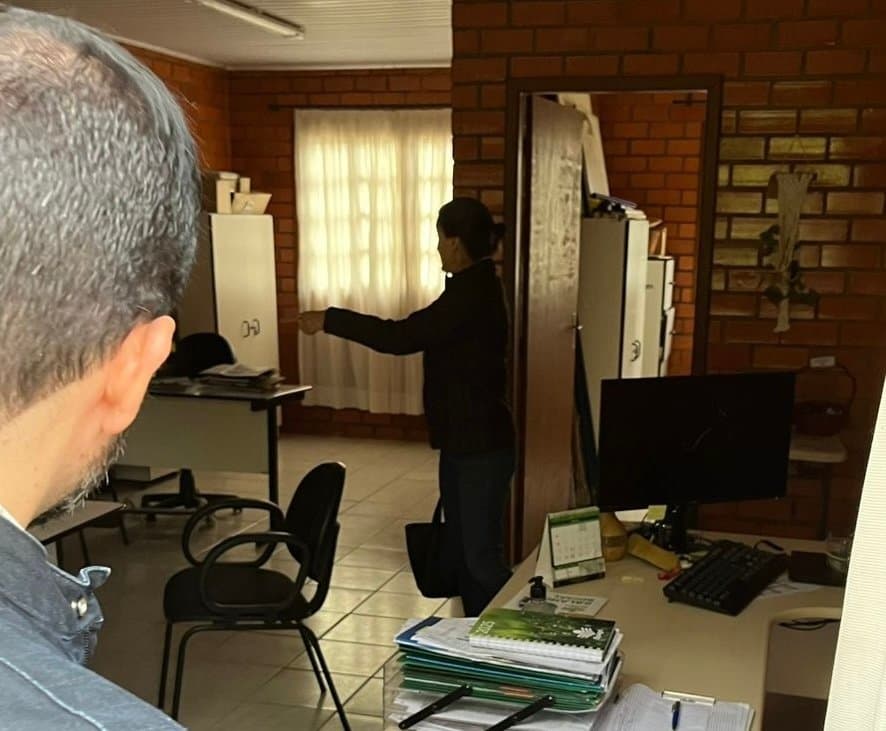 Secretaria de Agricultura de Gravatal é invadida e tem objetos e carros furtados