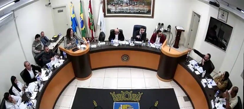 Vereadores de Capivari de Baixo decidem pelo arquivamento da CPI contra o prefeito
