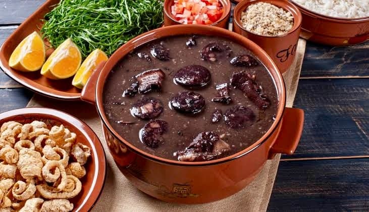 Vem aí a primeira Feijuca: feijoada, samba e diversão à beira do rio