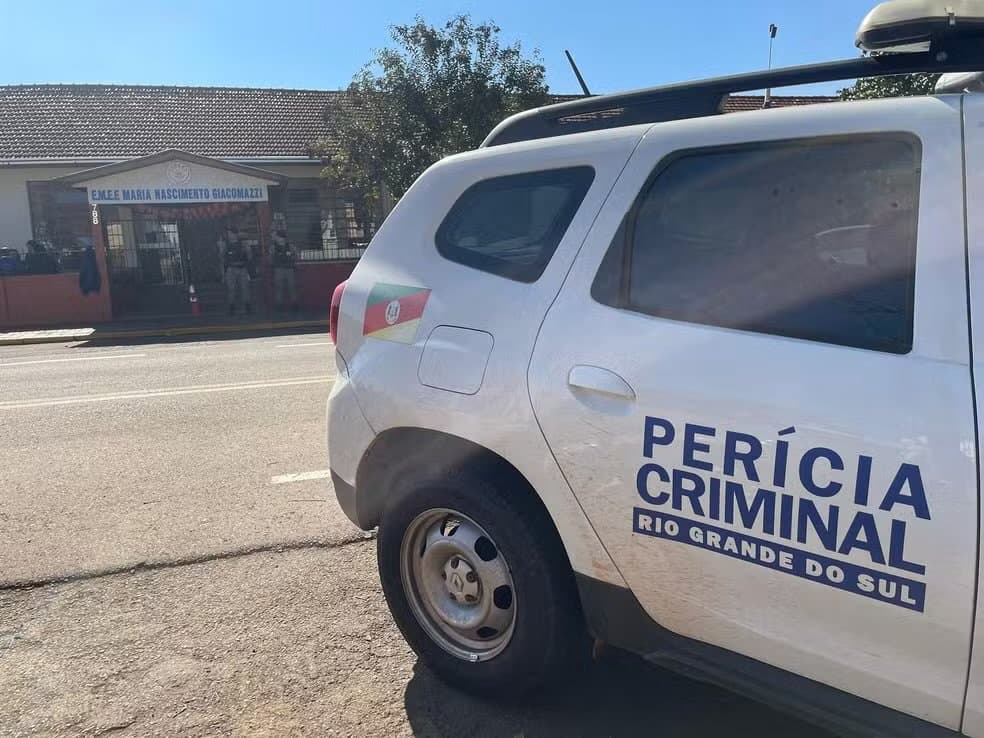 Ataque a escola por adolescente deixa uma criança morta e duas feridas