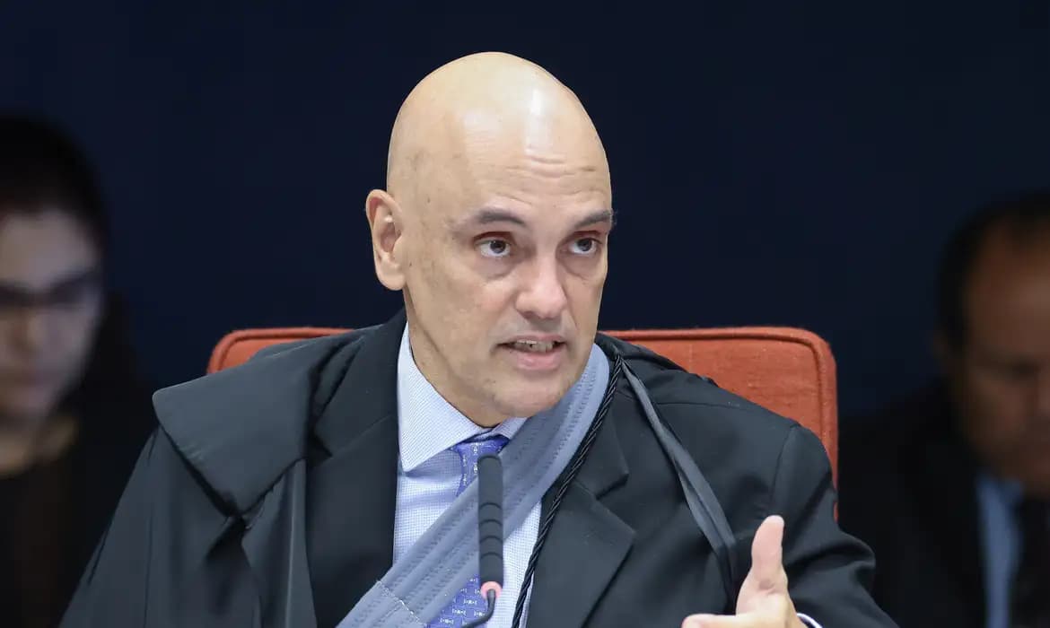Moraes decide não prender Bolsonaro por descumprimento de cautelar