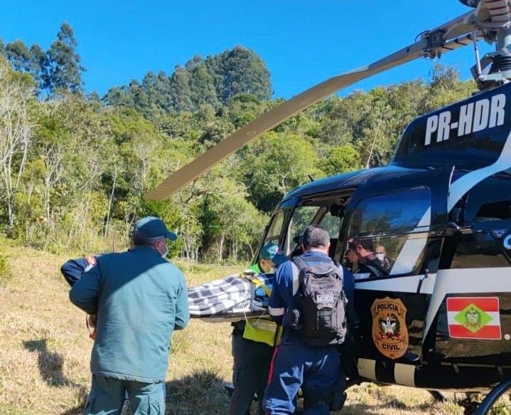 Homem de 57 anos sofre queda de árvore e é levado para o hospital de helicóptero