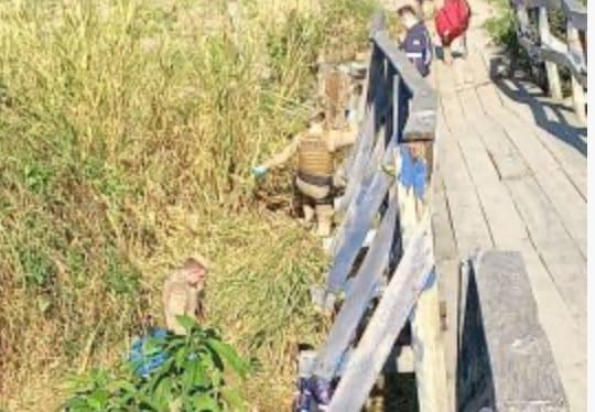 Homem é espancado por várias pessoas e deixado desacordado às margens de rio