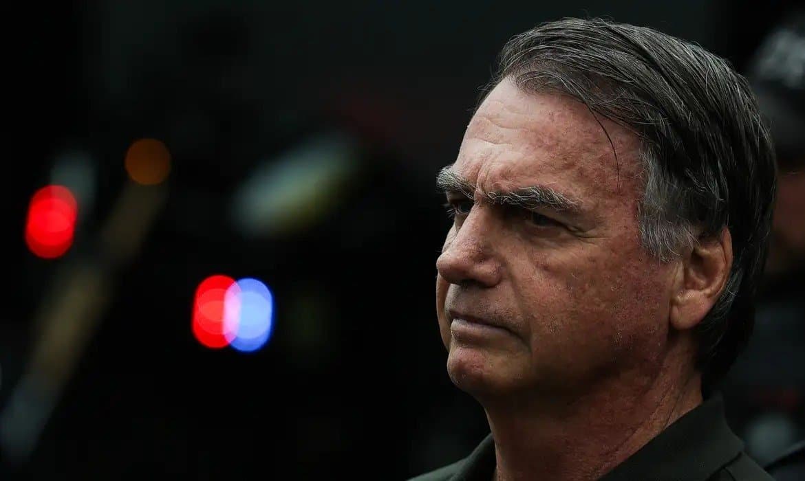 Defesa pede revogação de medidas cautelares contra Bolsonaro