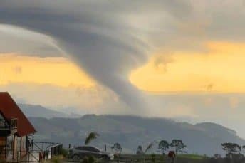 Nuvem funil é registrada em SC no último fim de semana