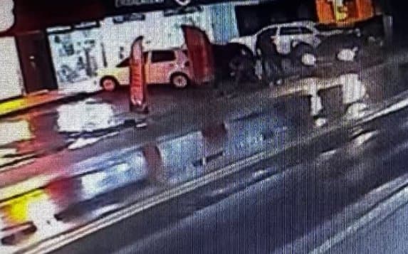 Homem indiciado por matar vítima com taco de beisebol é preso