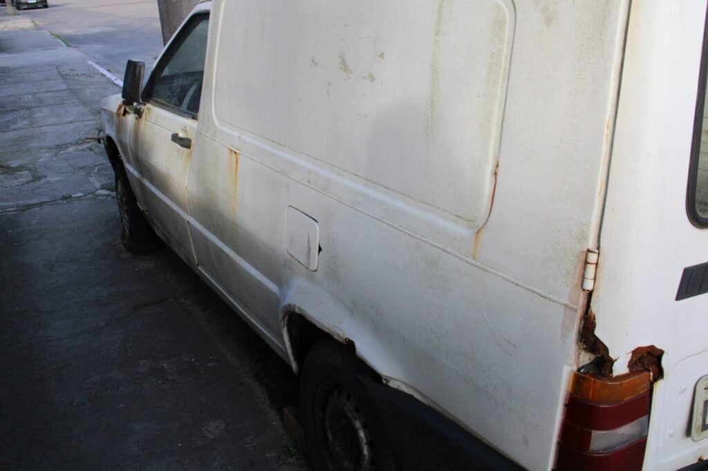 Operação Lata Velha é deflagrada para identificar e notificar veículos abandonados em vias públicas