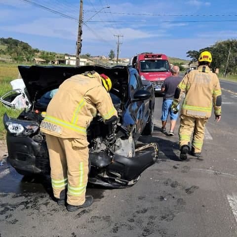 Colisão entre dois carros deixa idosas feridas em Jaguaruna
