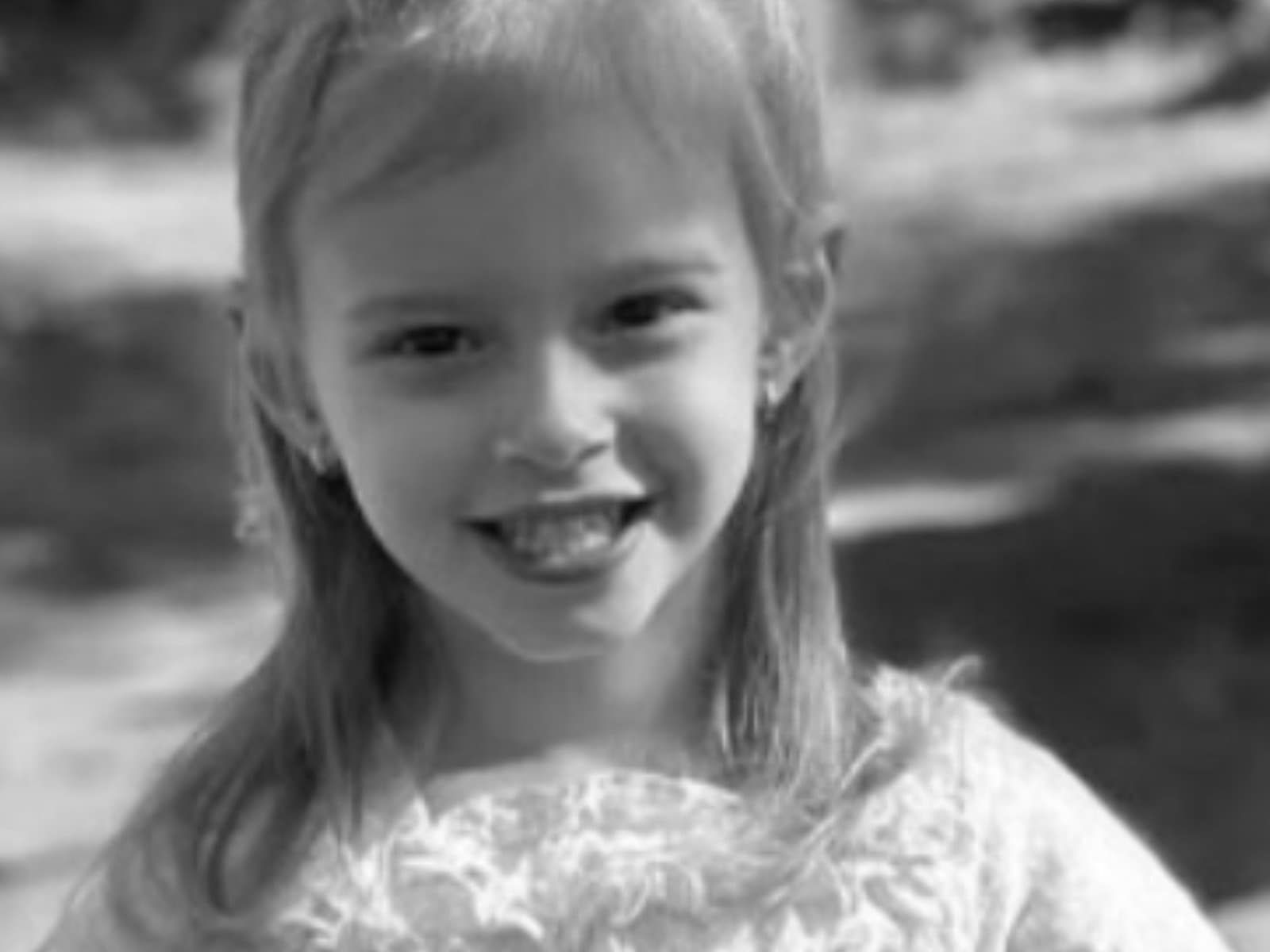 Menina de 3 anos morre após cair e se afogar em piscina