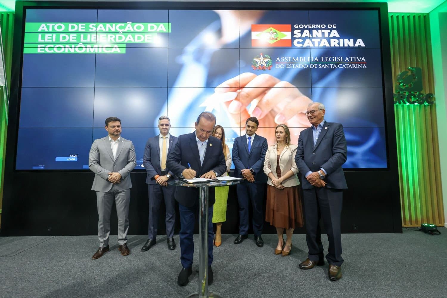 Governador sanciona Lei da Liberdade Econômica em SC