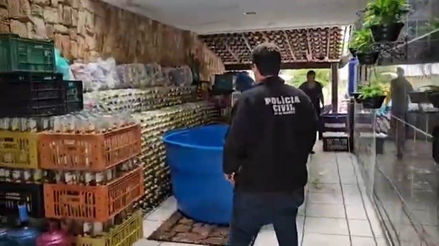 Polícia fecha fábrica que adulterava bebidas em SP