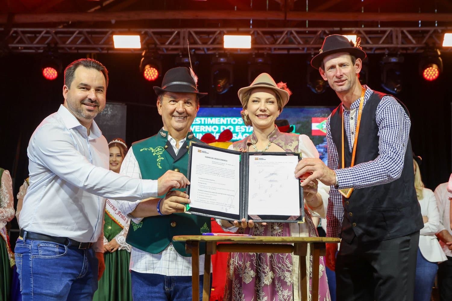 Governador anuncia recursos para São Martinho durante a Festa do Produto Colonial