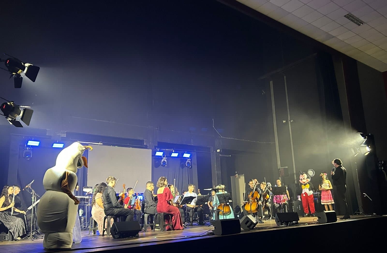 Orquestra Santa Teresinha encanta crianças com apresentação de clássicos da Disney