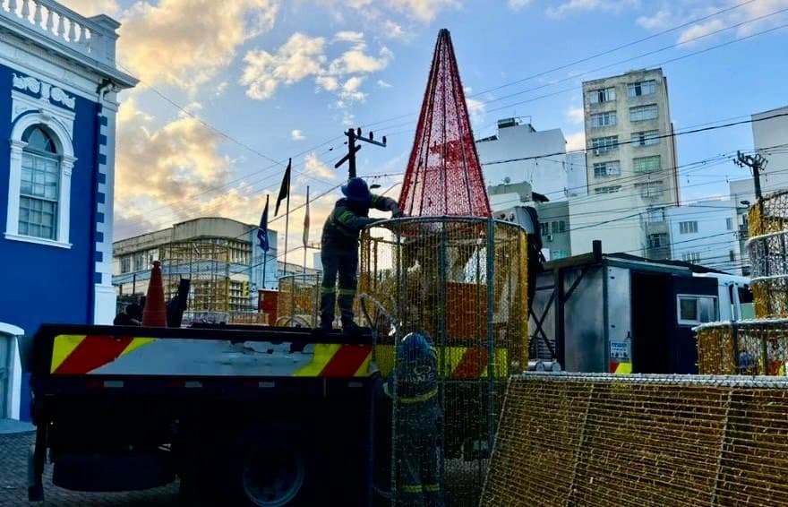 Castelo Diamante é montado em Tubarão e será aceso no domingo (30)