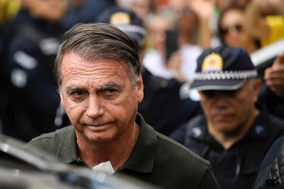 Bolsonaro começa a cumprir pena em regime fechado na sede da PF em Brasília