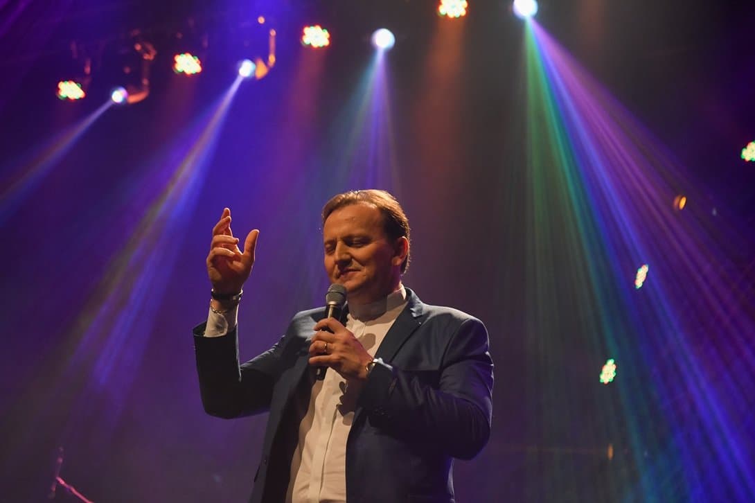 Natal nas Águas, em Gravatal, terá show nacional do padre Ezequiel Dal Pozzo