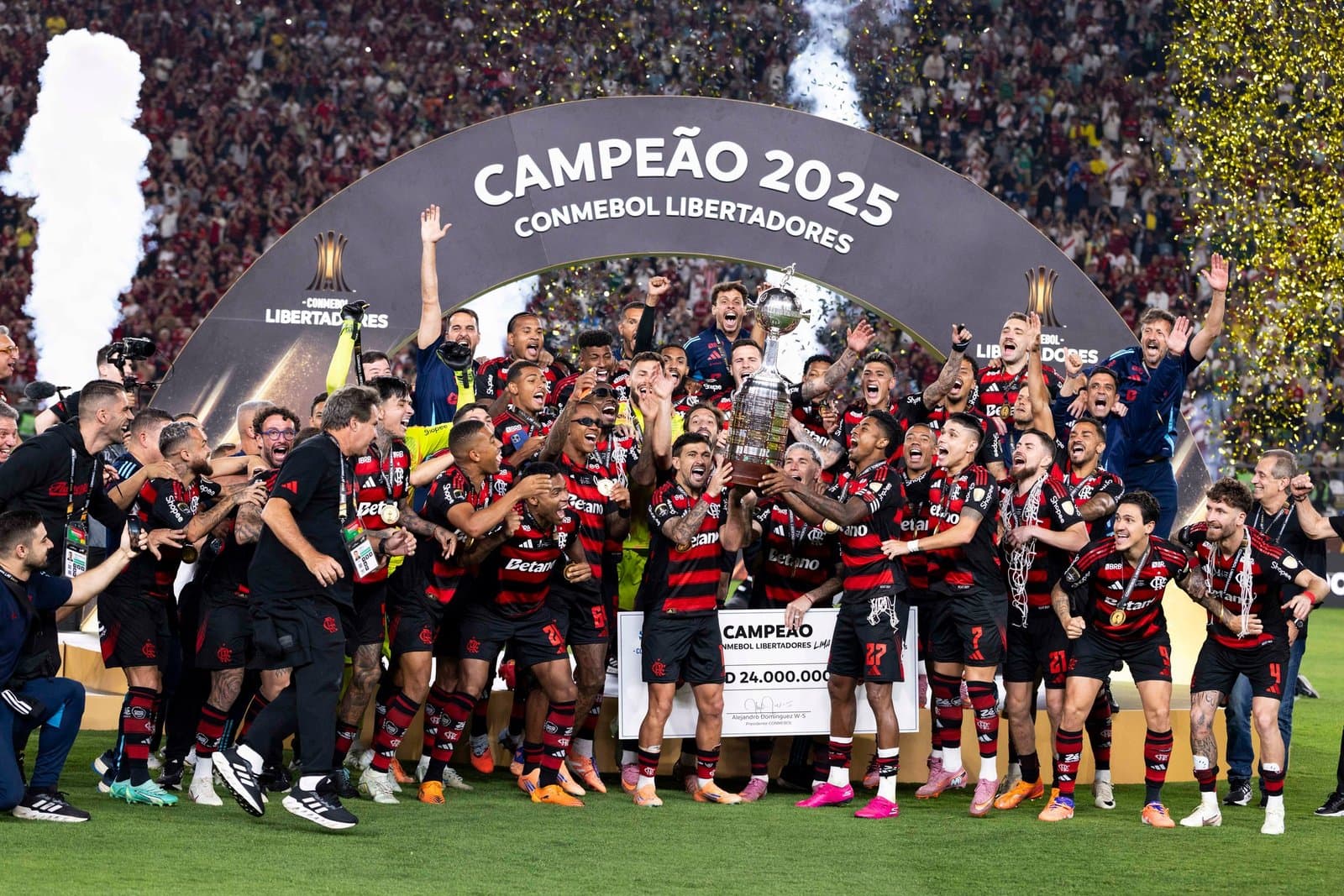 Flamengo conquista o tetracampeonato da Libertadores em vitória histórica sobre o Palmeiras