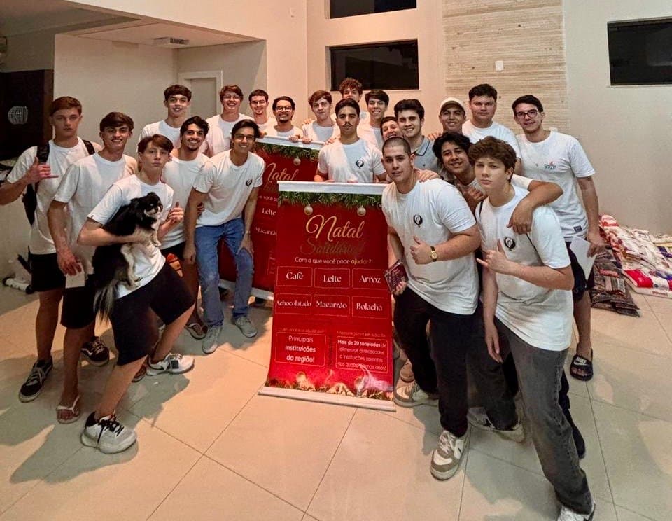 Grupo de jovens realiza campanha de arrecadação de alimentos