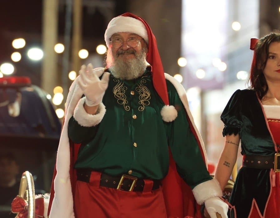 Papai Noel se despede do Natal Tubarão Luz 2025 com desfile nesta segunda-feira (22)