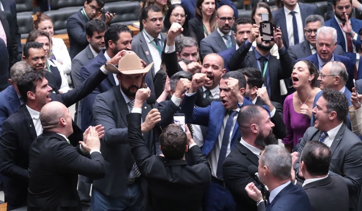 Câmara aprova PL da Dosimetria, projeto que beneficia Bolsonaro e outros condenados